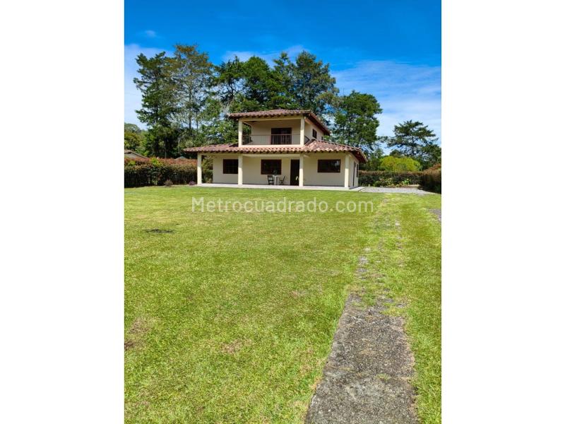 4BR House in Llanogrande (250 m²) - 2