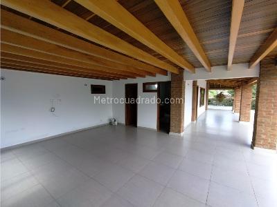 Casa de 4 alcobas en arriendo en Las Antillas, Envigado, 1200 m² · foto 6 de 20
