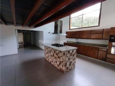 Casa de 4 alcobas en arriendo en Las Antillas, Envigado, 1200 m² · foto 11 de 20