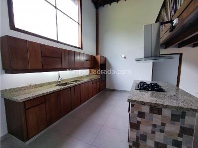 Casa de 4 alcobas en arriendo en Las Antillas, Envigado, 1200 m² · foto 14 de 20