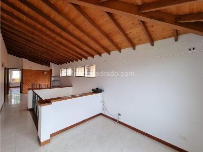 Casa de 3 alcobas en venta en El Chocho, Envigado, 282 m² · foto 2 de 18