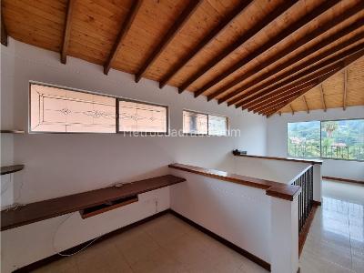 Casa de 3 alcobas en venta en El Chocho, Envigado, 282 m² · foto 5 de 18