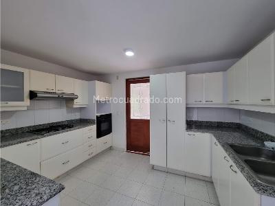 Casa de 3 alcobas en venta en El Chocho, Envigado, 282 m² · foto 6 de 18