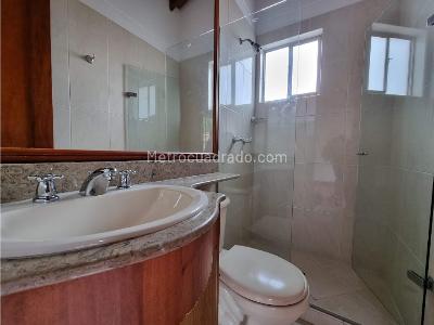 Casa de 3 alcobas en venta en El Chocho, Envigado, 282 m² · foto 10 de 18