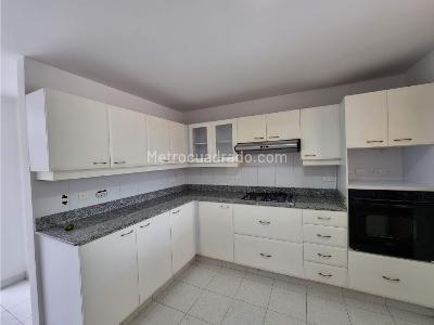 Casa de 3 alcobas en venta en El Chocho, Envigado, 282 m² · foto 12 de 18