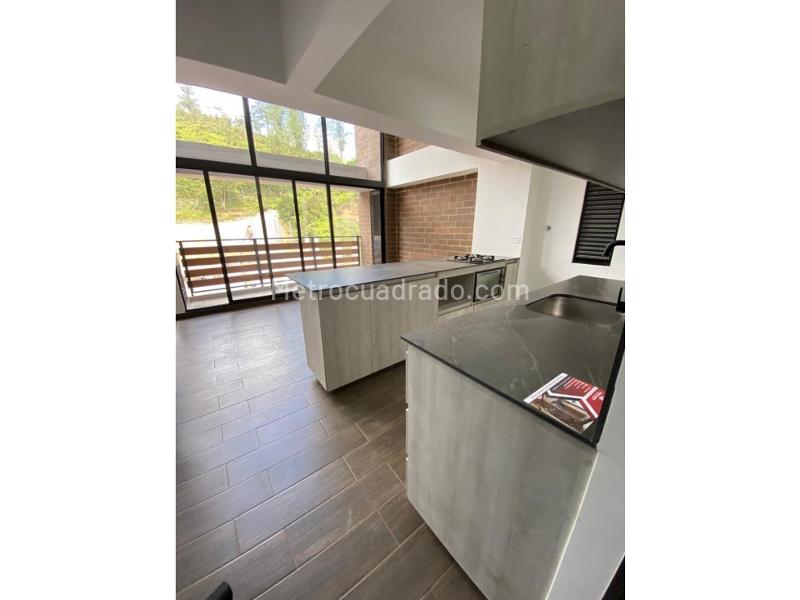 Spacious 4BR House in Escobero - 2