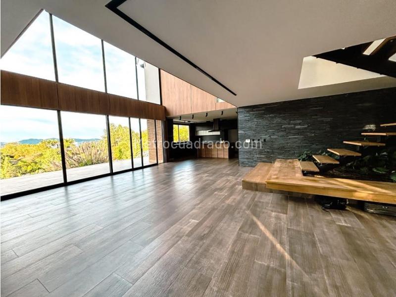 Spacious 4BR House in Escobero - 3