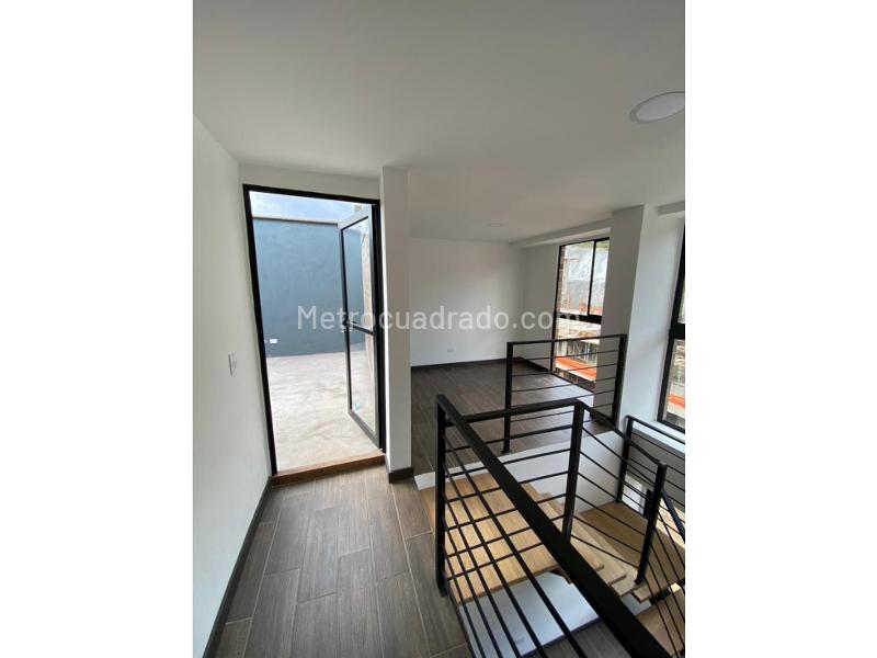 Spacious 4BR House in Escobero - 5