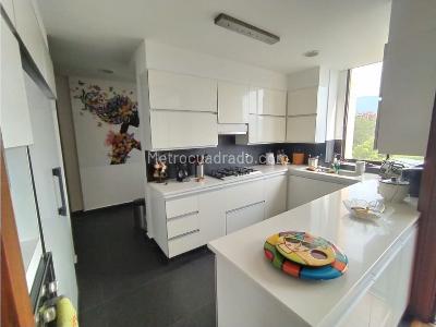 Apartamento en venta en El Poblado, Medellín · foto 6 de 20