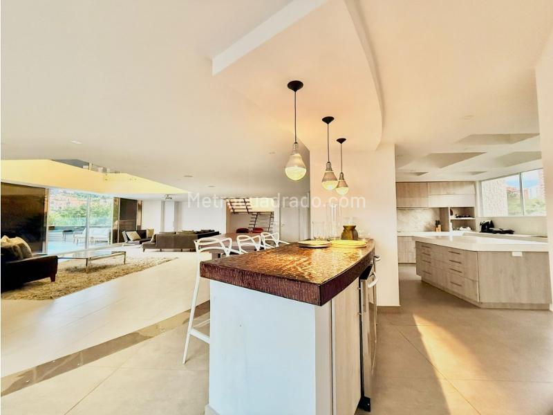 Luxury 5BR Apartment in El Poblado - 9