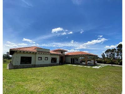 Casa de 3 alcobas en venta en San Antonio De Pereira, Rionegro, 420 m² · foto 3 de 14