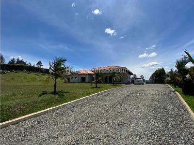 Casa de 3 alcobas en venta en San Antonio De Pereira, Rionegro, 420 m² · foto 14 de 14