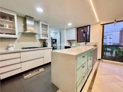 Apartamento de 3 alcobas en venta en El Poblado, Medellín, 220 m² · foto 2 de 20