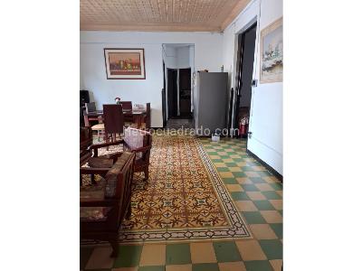 Casa de 5 alcobas en venta en Bombona, Medellín, 384 m² · foto 10 de 20