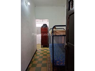 Casa de 5 alcobas en venta en Bombona, Medellín, 384 m² · foto 12 de 20