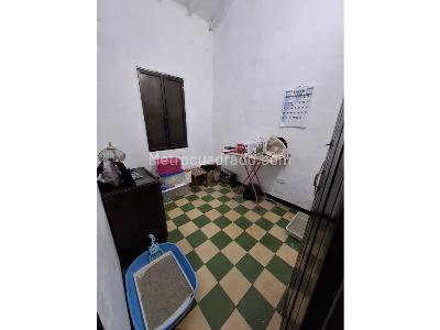 Casa de 5 alcobas en venta en Bombona, Medellín, 384 m² · foto 13 de 20