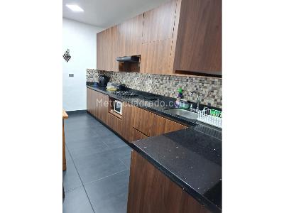 Casa de 5 alcobas en venta en Bombona, Medellín, 384 m² · foto 4 de 20