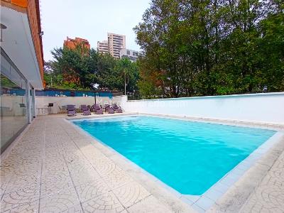 Casa de 4 alcobas en venta en El Poblado, Medellín, 470 m² · foto 2 de 20