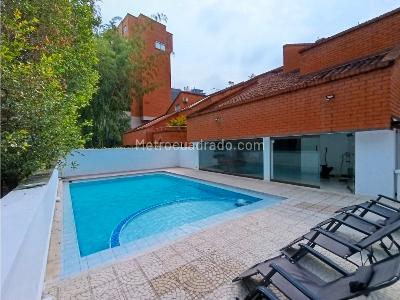 Casa de 4 alcobas en venta en El Poblado, Medellín, 470 m² · foto 3 de 20