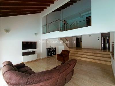 Casa de 4 alcobas en venta en El Poblado, Medellín, 470 m² · foto 6 de 20