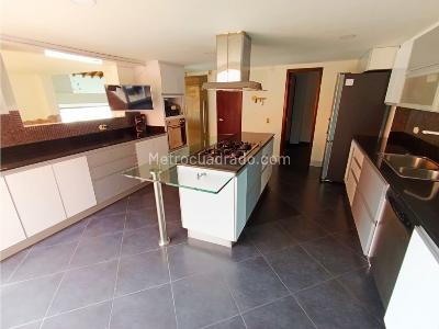 Casa de 4 alcobas en venta en El Poblado, Medellín, 470 m² · foto 8 de 20
