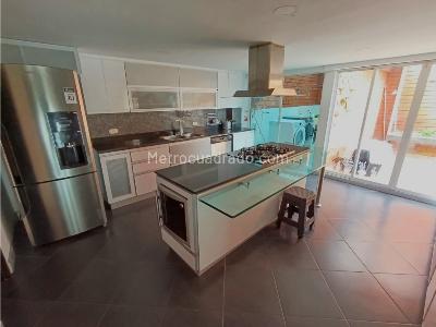Casa de 4 alcobas en venta en El Poblado, Medellín, 470 m² · foto 9 de 20