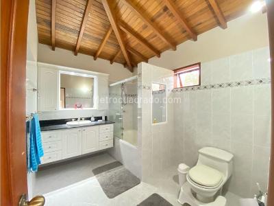 Casa de 3 alcobas en venta en Llanogrande, Rionegro, 381 m² · foto 9 de 20