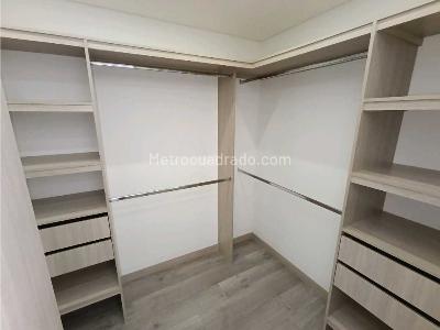 Apartamento de 3 alcobas en venta en Loma De San Jose, Sabaneta, 104 m² · foto 16 de 20