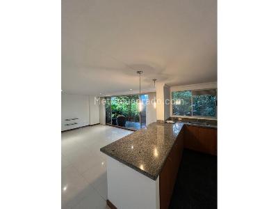 Apartamento de 1 alcoba en venta en El Poblado, Medellín, 94 m² · foto 2 de 17