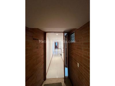 Apartamento de 1 alcoba en venta en El Poblado, Medellín, 94 m² · foto 16 de 17
