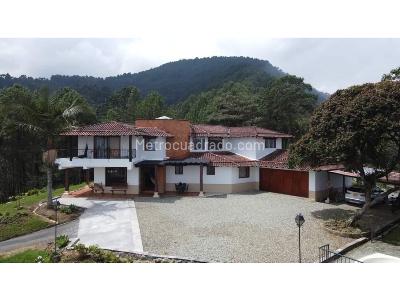 Casa de 5 alcobas en venta en Envigado, Envigado, 530 m² · foto 13 de 17