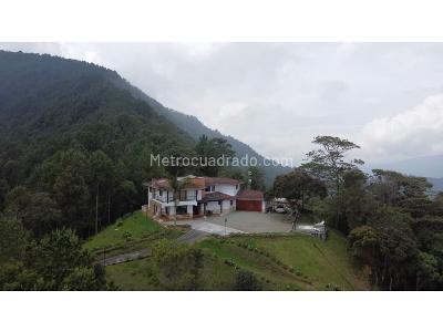 Casa de 5 alcobas en venta en Envigado, Envigado, 530 m² · foto 15 de 17