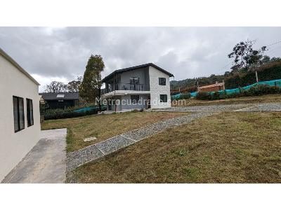 Casa de 5 alcobas en venta en Santa Elena, Medellín, 250 m² · foto 9 de 9