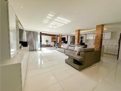 Casa de 3 alcobas en venta en Alto De Las Palmas, Medellín, 370 m² · foto 2 de 20