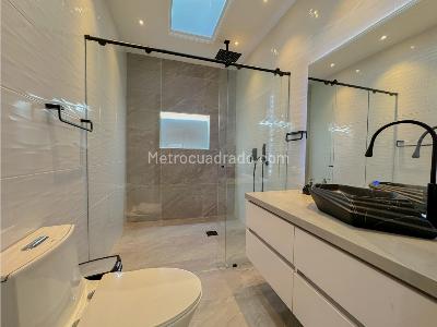 Casa de 3 alcobas en venta en Alto De Las Palmas, Medellín, 370 m² · foto 6 de 20