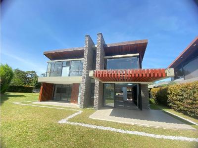 Casa de 4 alcobas en venta en Llanogrande, Rionegro, 241 m² · foto 2 de 17