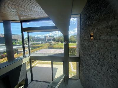 Casa de 4 alcobas en venta en Llanogrande, Rionegro, 241 m² · foto 3 de 17