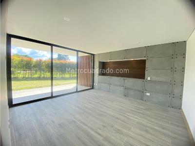 Casa de 4 alcobas en venta en Llanogrande, Rionegro, 241 m² · foto 9 de 17