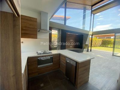 Casa de 4 alcobas en venta en Llanogrande, Rionegro, 241 m² · foto 15 de 17
