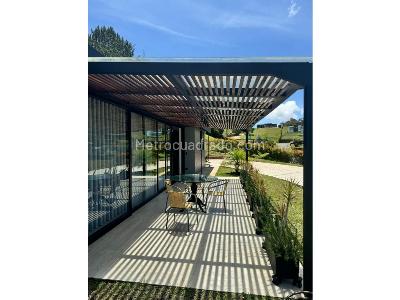 Casa de 5 alcobas en venta en Via Rionegro La Ceja, Rionegro, 400 m² · foto 2 de 14