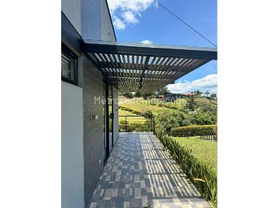 Casa de 5 alcobas en venta en Via Rionegro La Ceja, Rionegro, 400 m² · foto 4 de 14