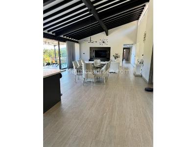 Casa de 5 alcobas en venta en Via Rionegro La Ceja, Rionegro, 400 m² · foto 7 de 14