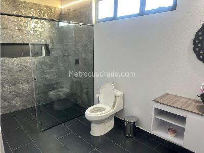 Casa de 5 alcobas en venta en Via Rionegro La Ceja, Rionegro, 400 m² · foto 10 de 14