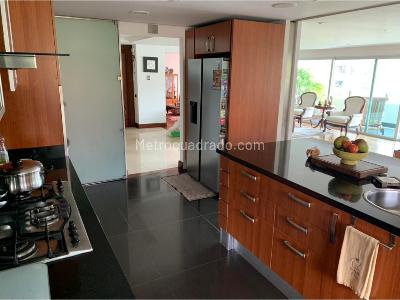 Apartamento de 3 alcobas en venta en El Poblado, Medellín, 250 m² · foto 10 de 20