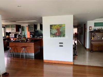 Apartamento de 3 alcobas en venta en El Poblado, Medellín, 250 m² · foto 2 de 20