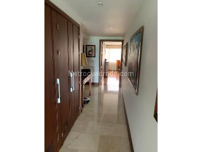 Apartamento de 3 alcobas en venta en El Poblado, Medellín, 250 m² · foto 5 de 20