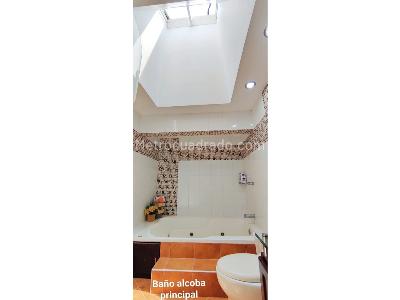 Casa de 4 alcobas en venta en El Poblado, Medellín, 216 m² · foto 12 de 20