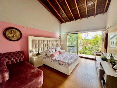 Casa de 3 alcobas en venta en El Poblado, Medellín, 244 m² · foto 3 de 20