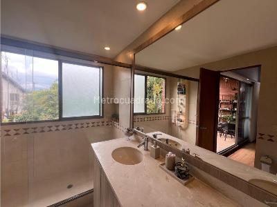 Casa de 3 alcobas en venta en El Poblado, Medellín, 244 m² · foto 9 de 20
