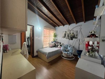 Casa de 3 alcobas en venta en El Poblado, Medellín, 244 m² · foto 14 de 20